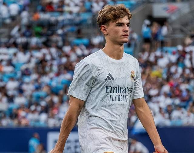 赛场外的温 赛场外的温