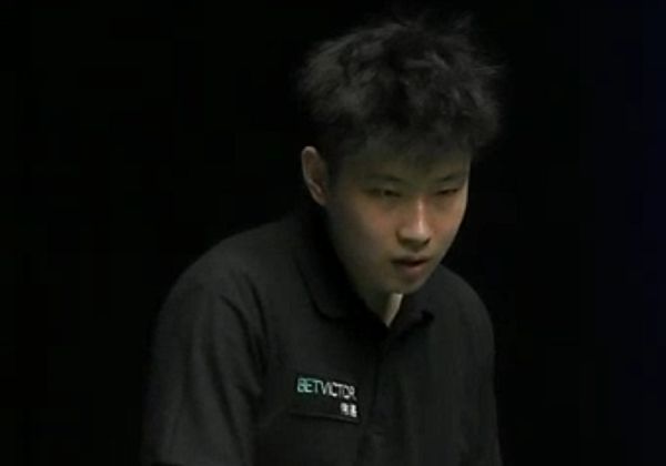 都充满了悬 都充满了悬