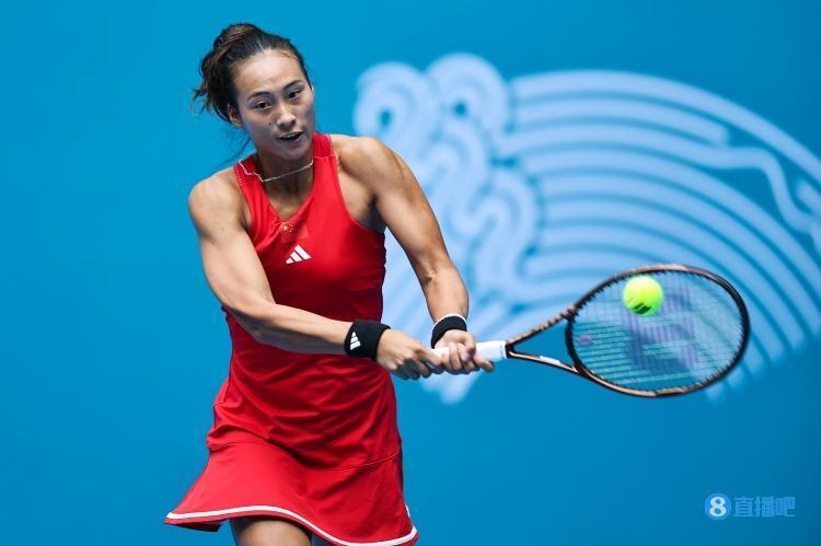 在球场上创 在球场上创